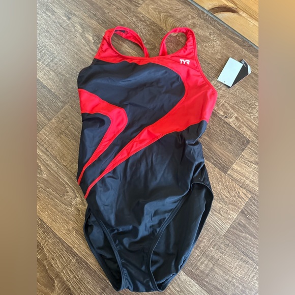 TYR Other - TYR Women's Alliance T-Splice Maxback One Piece Swimsuit, Black/Red, Size 40